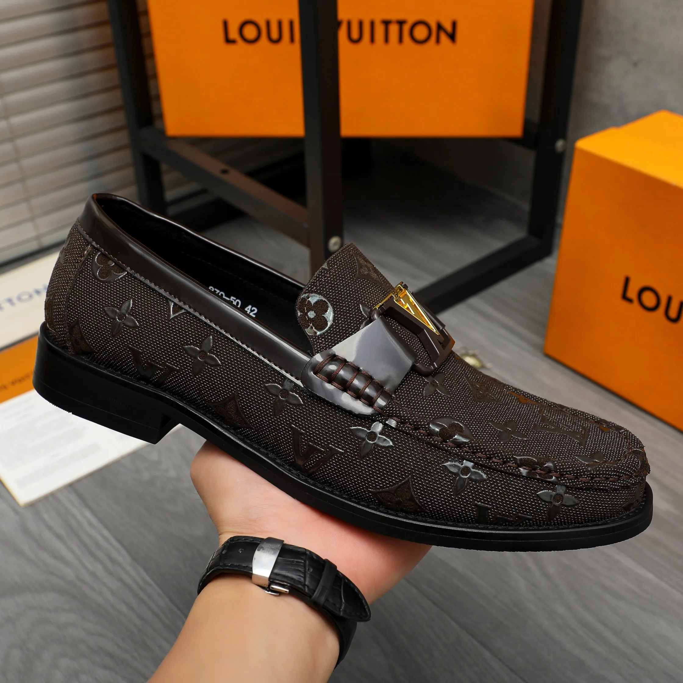 Men's shoes 💰p460 Product trademark: LV "Louis Vuitton" business slip-on leather shoes Regular size: 39-45 (45 is custom-made and non-returnable) Product materials: Selected embossed cowhide upper, cowhide lining, original rubber outsole